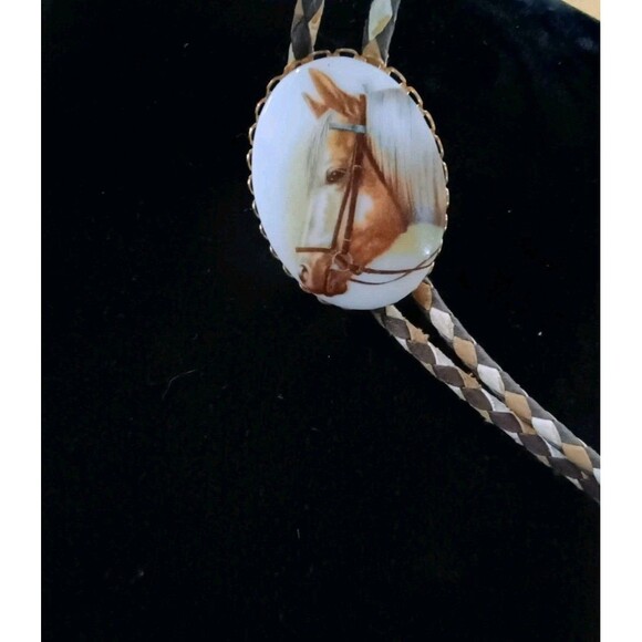 Vintage Bolo Tie Horse Portrait On Porcelain In Gold Tone Setting Leather Braid - Picture 7 of 7